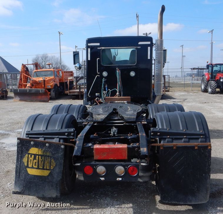 image for item DH6491 2013 Kenworth T800 semi truck