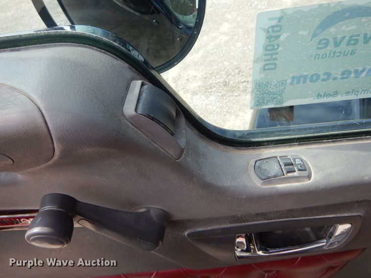 image for item DH6491 2013 Kenworth T800 semi truck