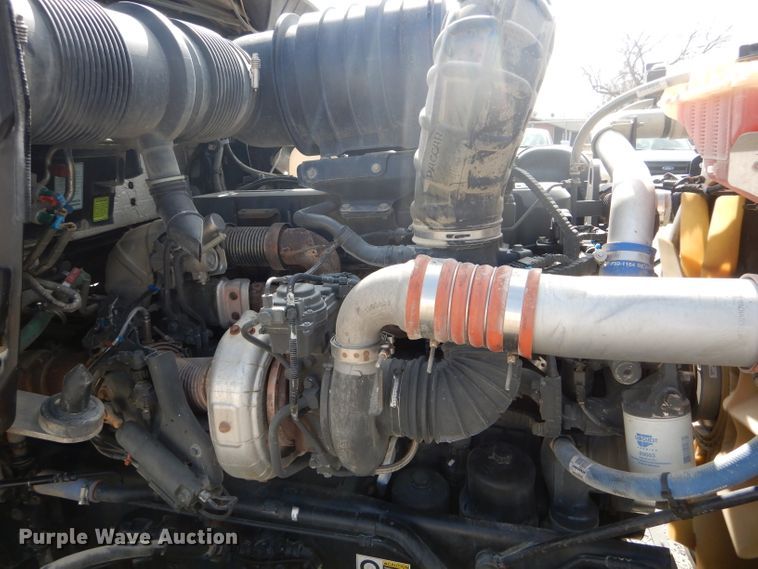 image for item DH6491 2013 Kenworth T800 semi truck