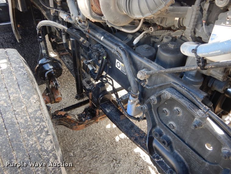 image for item DH6491 2013 Kenworth T800 semi truck