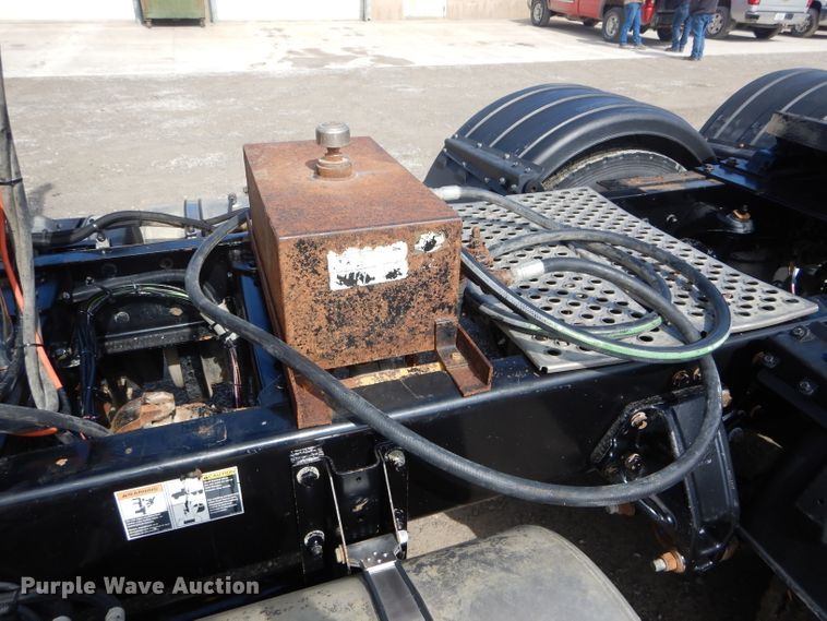 image for item DH6491 2013 Kenworth T800 semi truck