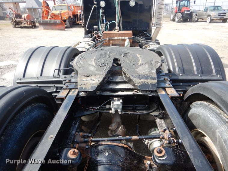 image for item DH6491 2013 Kenworth T800 semi truck