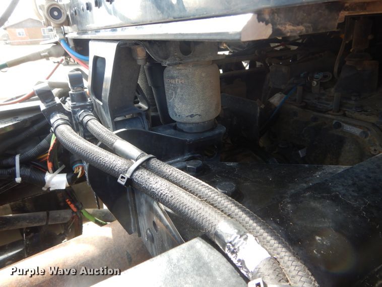 image for item DH6491 2013 Kenworth T800 semi truck