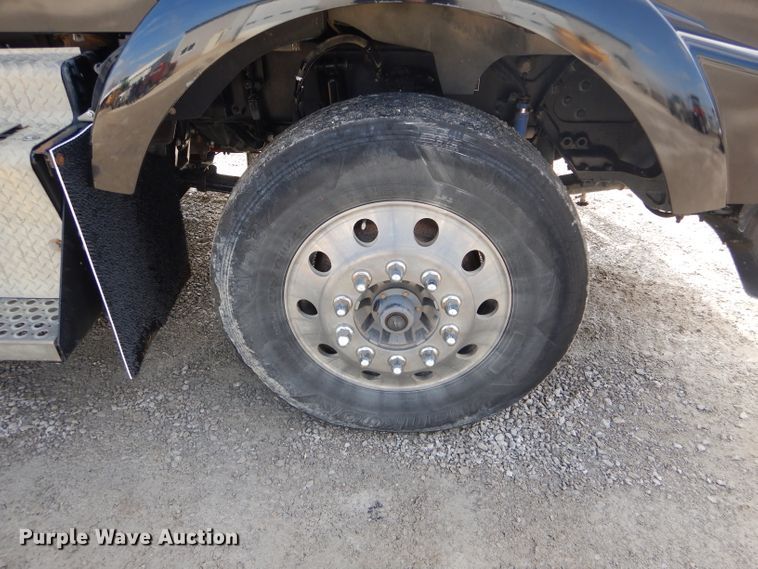 image for item DH6491 2013 Kenworth T800 semi truck