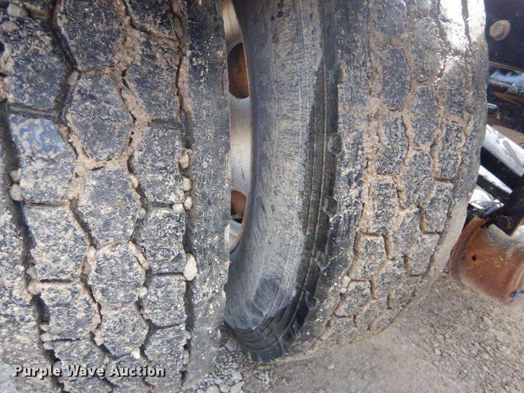 image for item DH6491 2013 Kenworth T800 semi truck