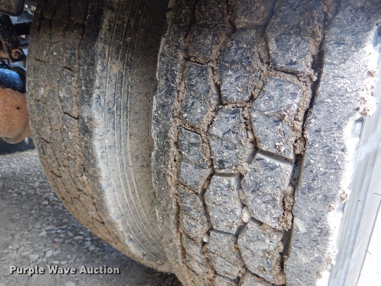 image for item DH6491 2013 Kenworth T800 semi truck