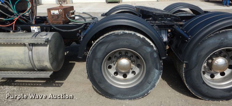 image for item DH6491 2013 Kenworth T800 semi truck