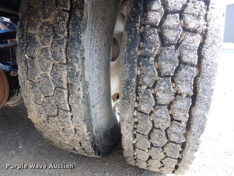 image for item DH6491 2013 Kenworth T800 semi truck