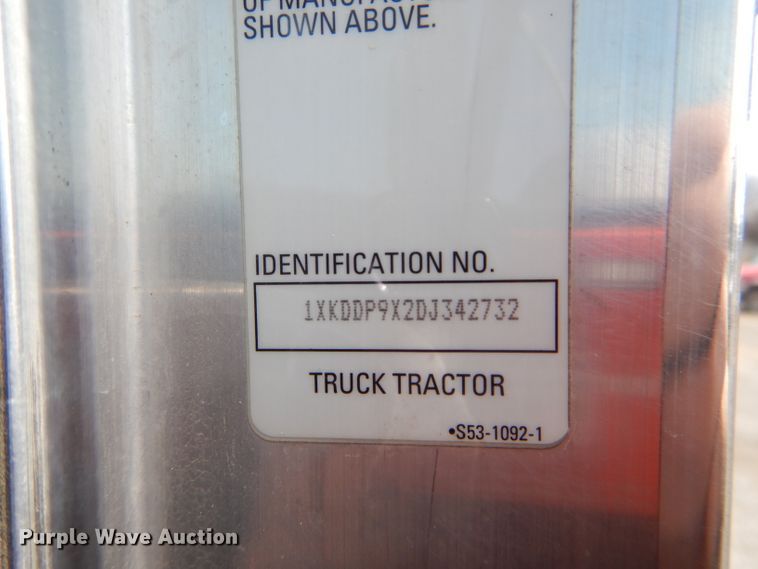 image for item DH6491 2013 Kenworth T800 semi truck