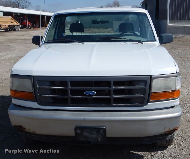 image for item DH6494 1995 Ford F150 XL pickup truck