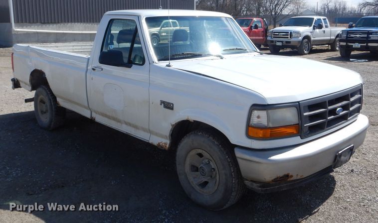 image for item DH6494 1995 Ford F150 XL pickup truck