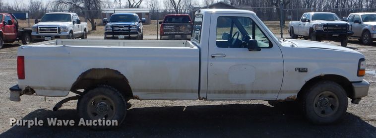image for item DH6494 1995 Ford F150 XL pickup truck