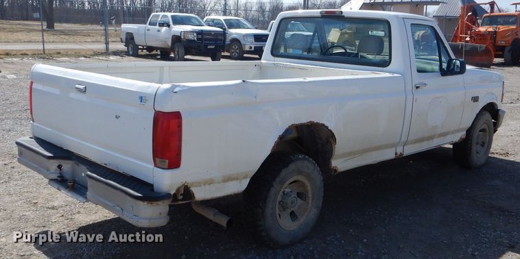 image for item DH6494 1995 Ford F150 XL pickup truck