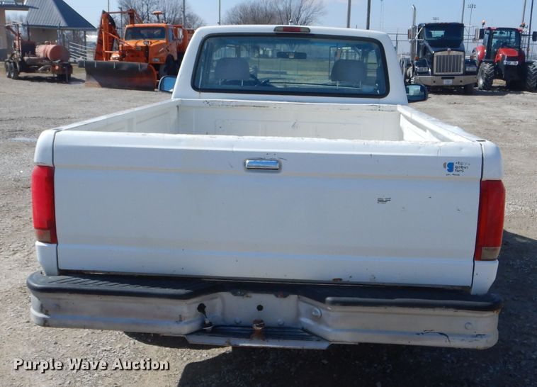 image for item DH6494 1995 Ford F150 XL pickup truck