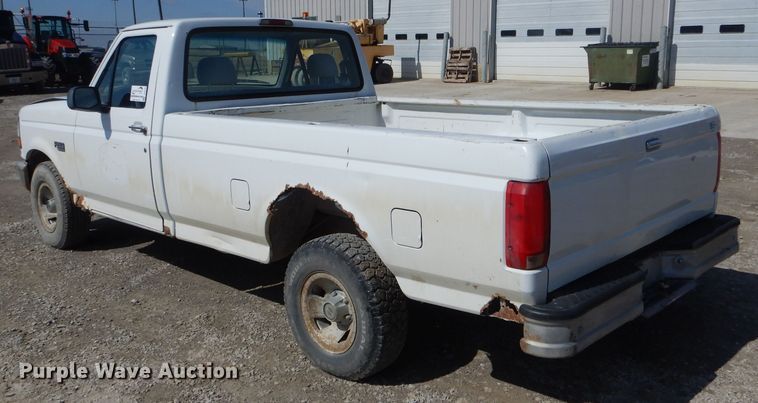 image for item DH6494 1995 Ford F150 XL pickup truck