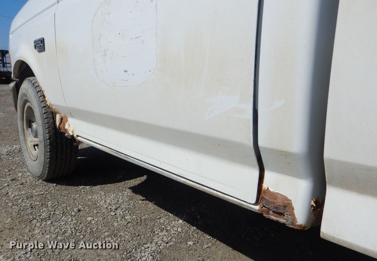 image for item DH6494 1995 Ford F150 XL pickup truck