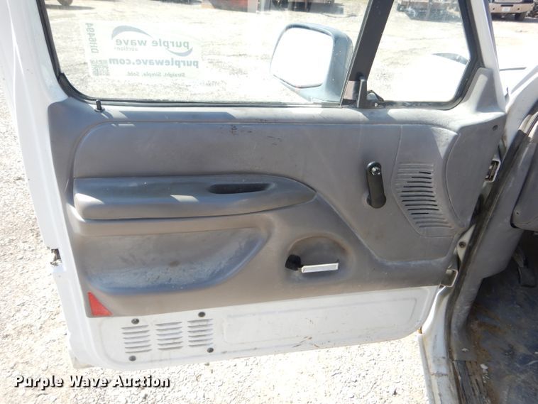 image for item DH6494 1995 Ford F150 XL pickup truck