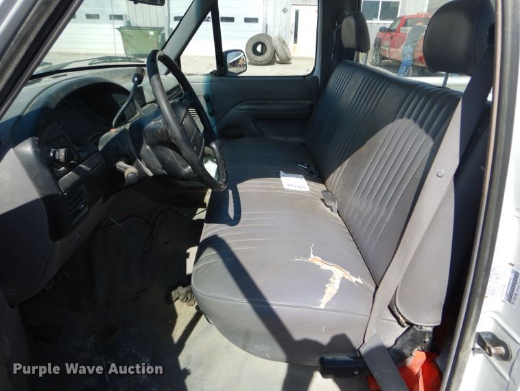 image for item DH6494 1995 Ford F150 XL pickup truck