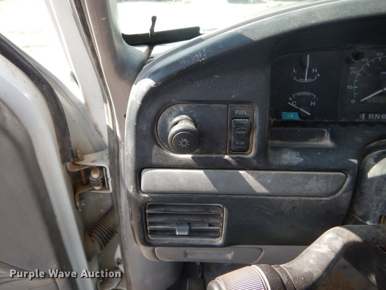 image for item DH6494 1995 Ford F150 XL pickup truck