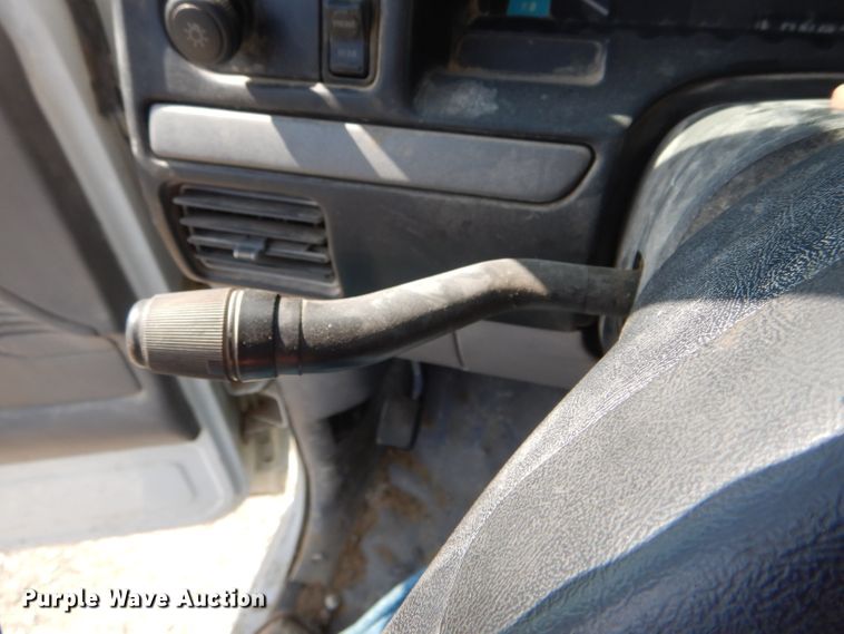 image for item DH6494 1995 Ford F150 XL pickup truck