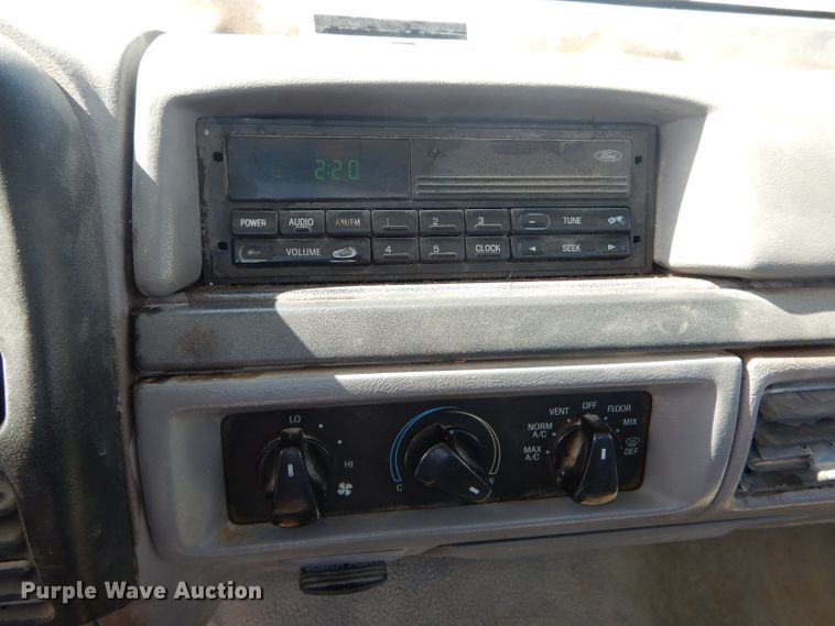 image for item DH6494 1995 Ford F150 XL pickup truck