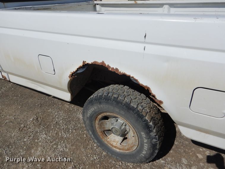 image for item DH6494 1995 Ford F150 XL pickup truck