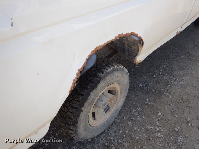 image for item DH6494 1995 Ford F150 XL pickup truck