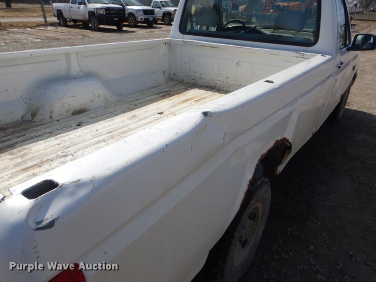 image for item DH6494 1995 Ford F150 XL pickup truck