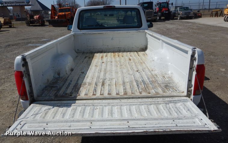 image for item DH6494 1995 Ford F150 XL pickup truck