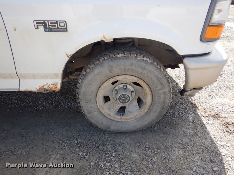 image for item DH6494 1995 Ford F150 XL pickup truck