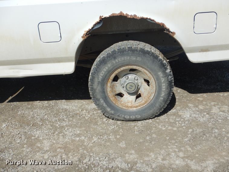 image for item DH6494 1995 Ford F150 XL pickup truck