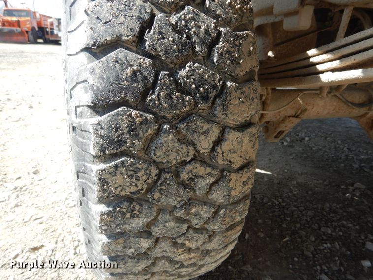 image for item DH6494 1995 Ford F150 XL pickup truck