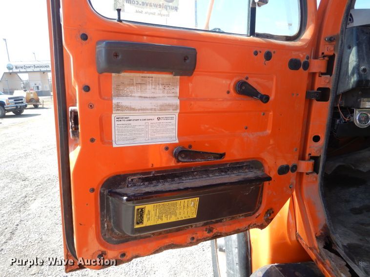 image for item DH6495 1996 International 4900 dump truck