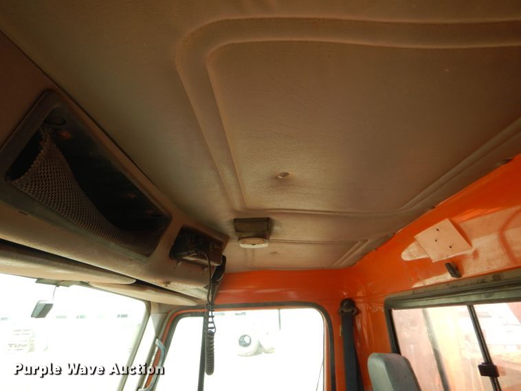 image for item DH6495 1996 International 4900 dump truck