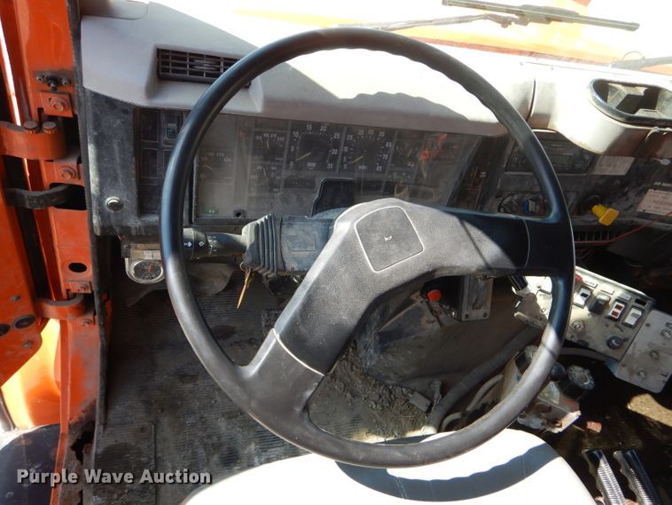 image for item DH6495 1996 International 4900 dump truck