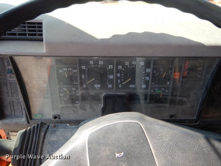 image for item DH6495 1996 International 4900 dump truck