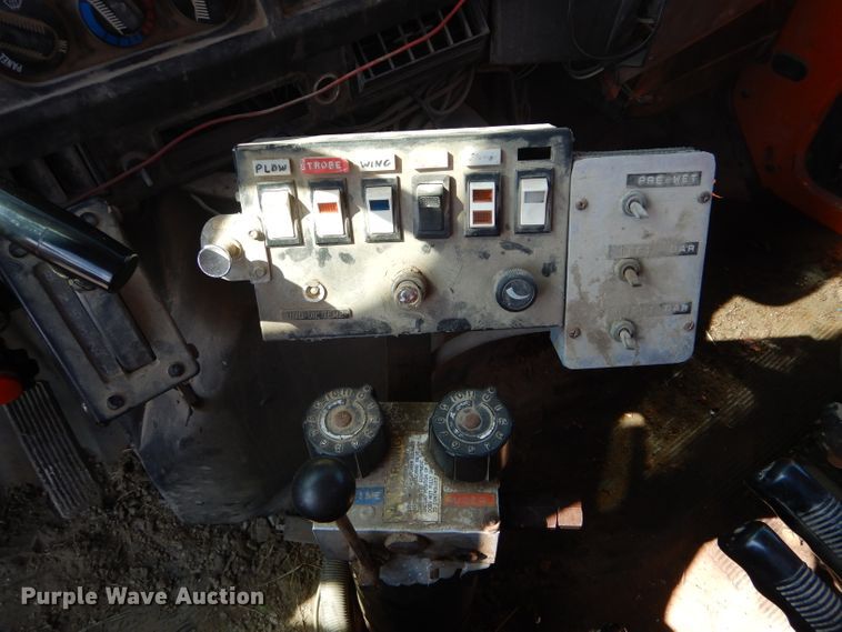 image for item DH6495 1996 International 4900 dump truck