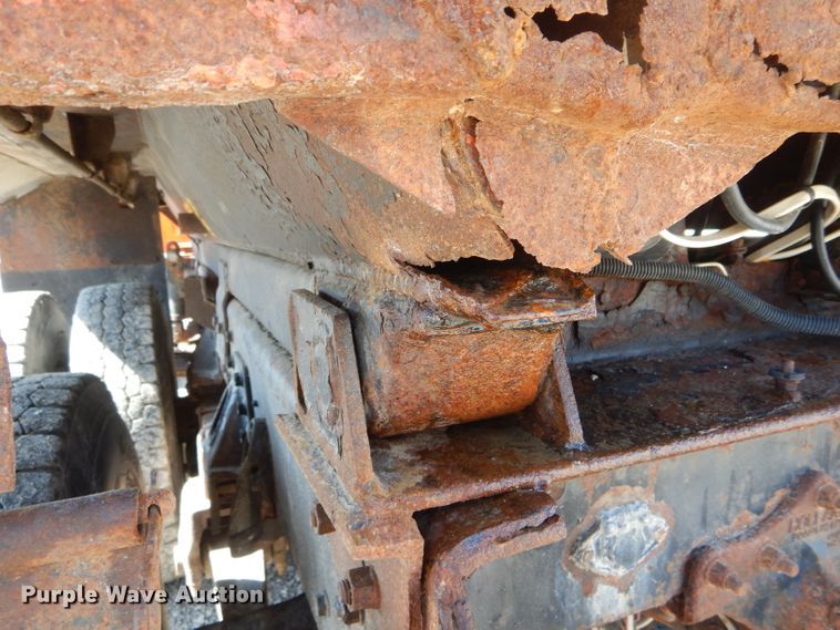 image for item DH6495 1996 International 4900 dump truck