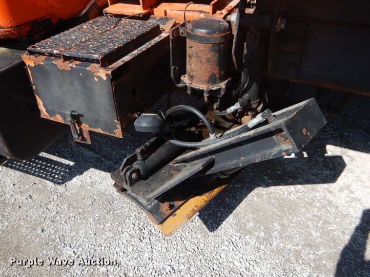 image for item DH6495 1996 International 4900 dump truck