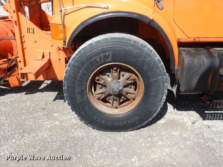 image for item DH6495 1996 International 4900 dump truck