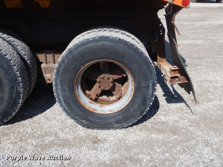 image for item DH6495 1996 International 4900 dump truck