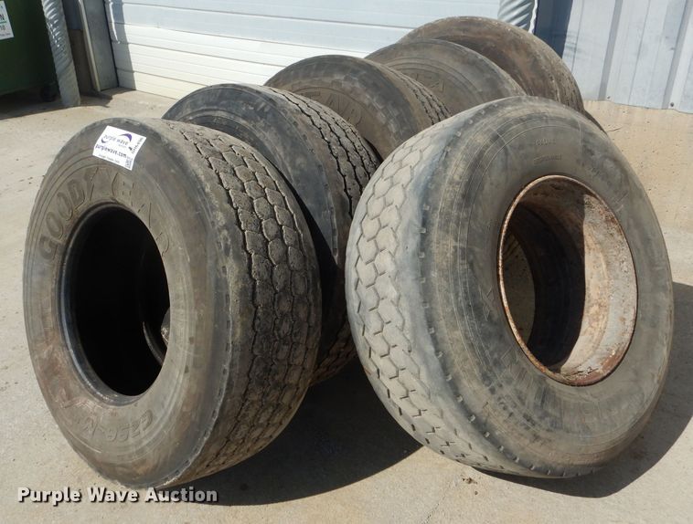 image for item DH6496 (6) 425/65R22.5 tires