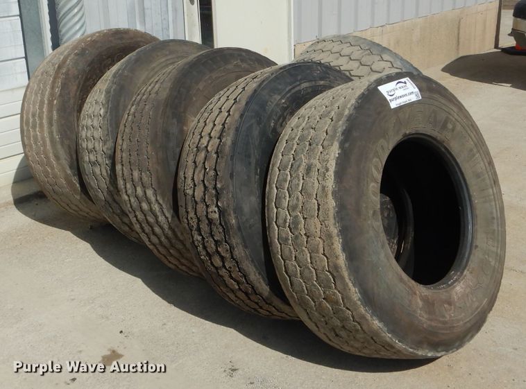 image for item DH6496 (6) 425/65R22.5 tires