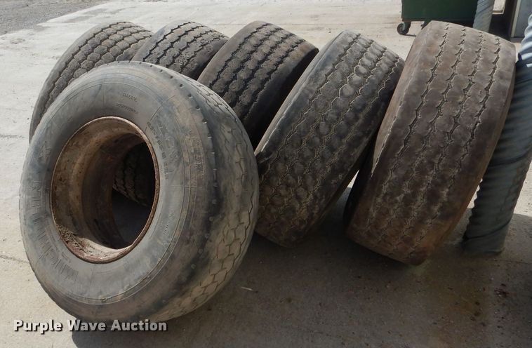 image for item DH6496 (6) 425/65R22.5 tires