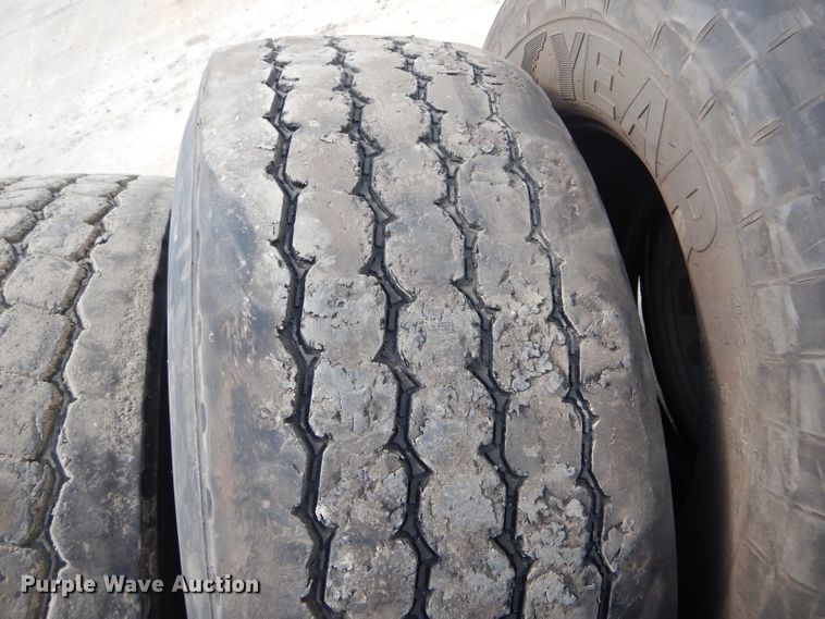 image for item DH6496 (6) 425/65R22.5 tires