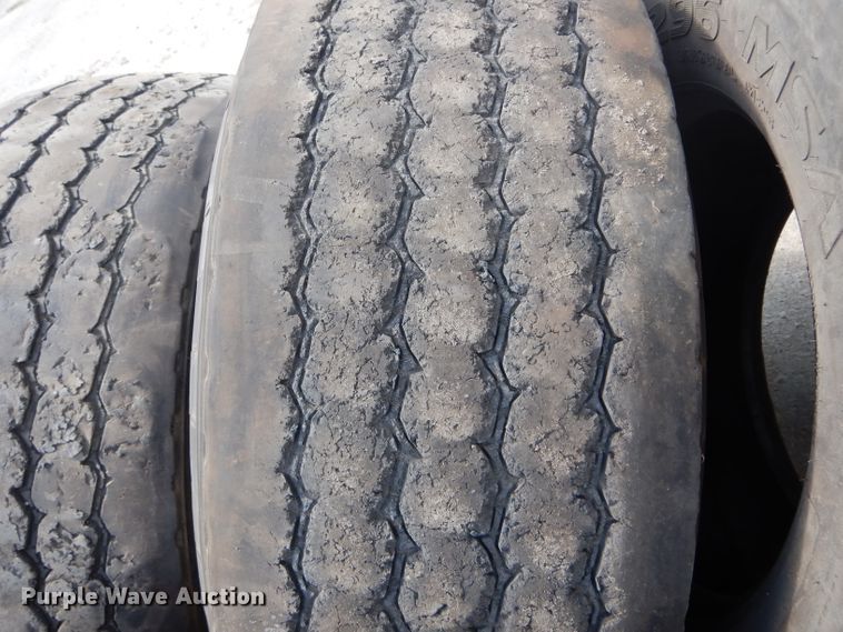 image for item DH6496 (6) 425/65R22.5 tires