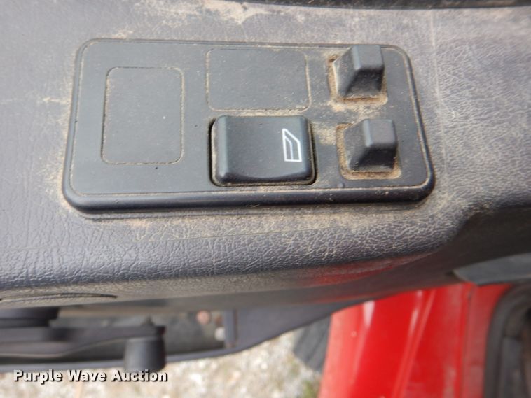 image for item DI2384 2000 Volvo VN semi truck