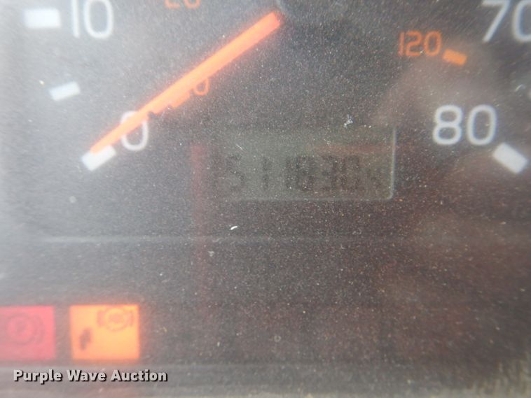 image for item DI2384 2000 Volvo VN semi truck