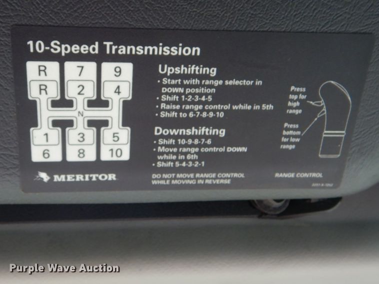 image for item DI2384 2000 Volvo VN semi truck