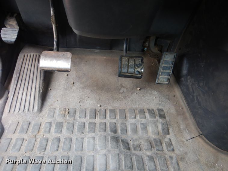 image for item DI2384 2000 Volvo VN semi truck